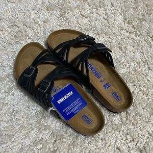 NWT BIRKENSTOCKS SIZE 7